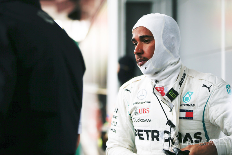 Lewis Hamilton, Mercedes AMG F1, 1° classificato, nel parco chiuso