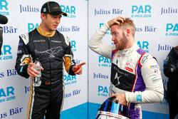 Andre Lotterer, Techeetah, talks to Sam Bird, DS Virgin Racing, in the media pen