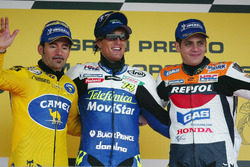 Sur le podium : le vainqueur Sete Gibernau, Honda, le deuxième, Max Biaggi, Honda, le troisième, Alex Barros, Repsol Honda