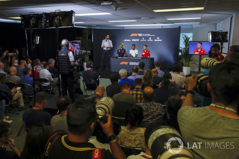 Una amplia vista de la Conferencia de prensa de pilotos con Daniel Ricciardo, Red Bull Racing, Lewis