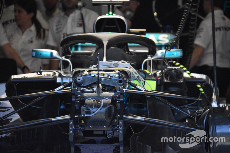 Передняя подвеска Mercedes F1 W09