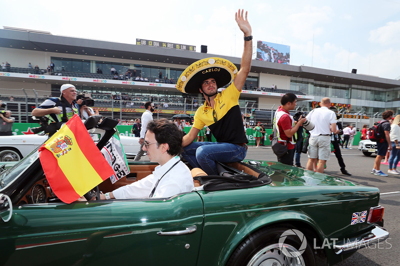Carlos Sainz Jr., Scuderia Toro Rosso on the drivers parade