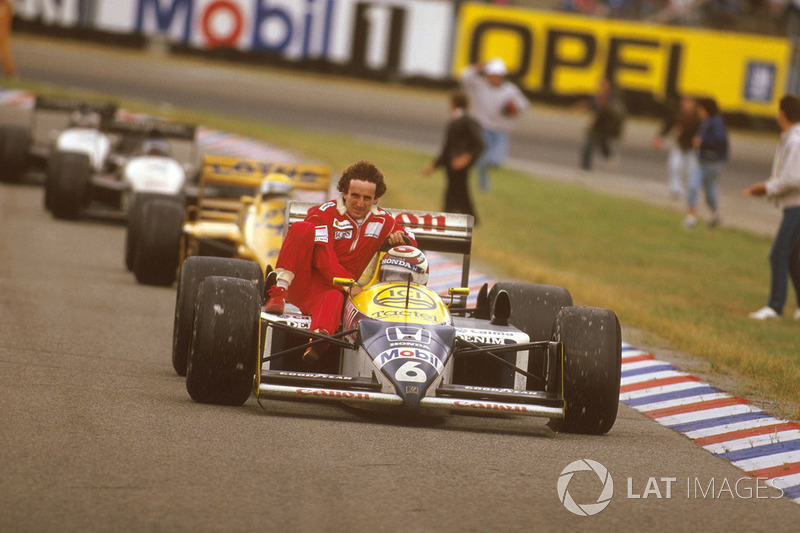 Nelson Piquet, Williams FW11B Honda gives Alain Prost, McLaren TAG Porsche a lift