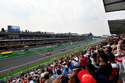 Départ : Sebastian Vettel, Ferrari SF70H mène
