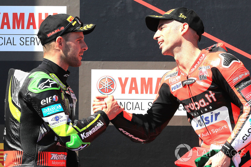 Podium: pemenang balapan Marco Melandri, Aruba.it Racing-Ducati SBK Team, finis kedua Jonathan Rea, Kawasaki Racing