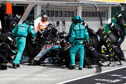 Lewis Hamilton, Mercedes AMG F1 W09, makes a pit stop