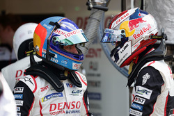 Гонщики Toyota Gazoo Racing Фернандо Алонсо и Себастьен Буэми