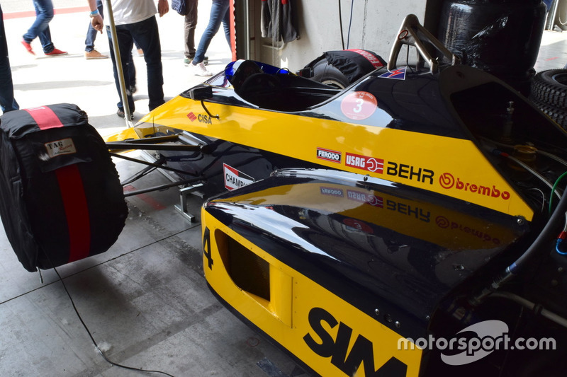 Minardi M187