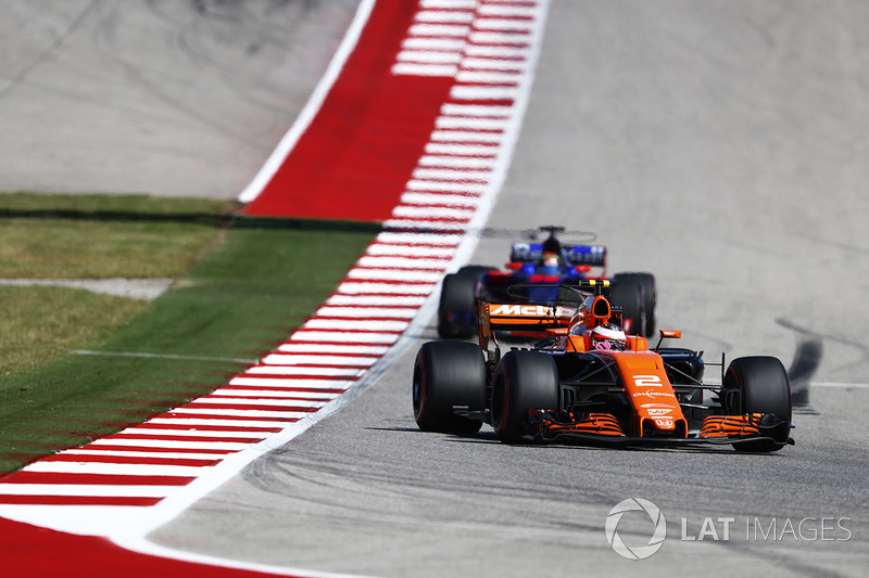 Stoffel Vandoorne, McLaren MCL32, Brendon Hartley, Scuderia Toro Rosso STR12