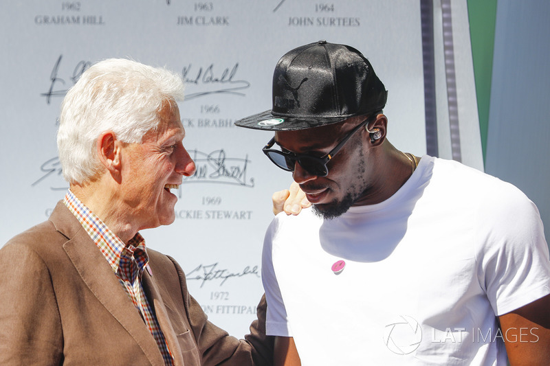 Former US President Bill Clinton and Usain Bolt on the podium