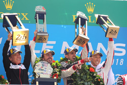 Overall podium: winners Sébastien Buemi, Kazuki Nakajima, Fernando Alonso, Toyota Gazoo Racing