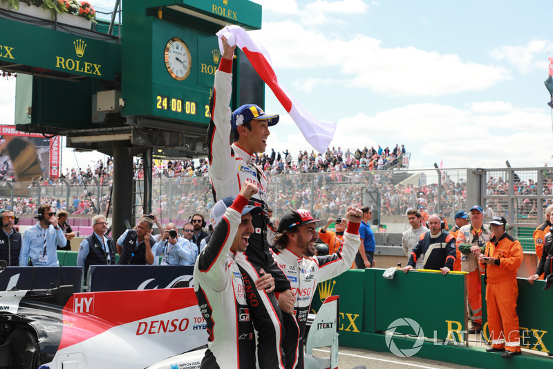 Winners #8 Toyota Gazoo Racing Toyota TS050: Sébastien Buemi, Kazuki Nakajima, Fernando Alonso