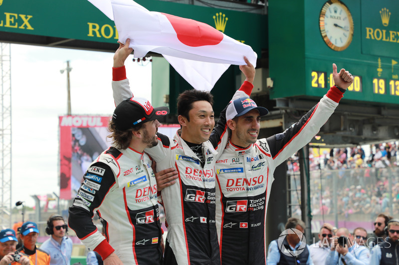 Winners #8 Toyota Gazoo Racing Toyota TS050: Sébastien Buemi, Kazuki Nakajima, Fernando Alonso
