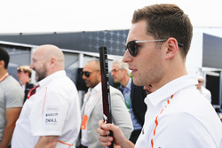 Stoffel Vandoorne, McLaren, meets players from the Montreal Canadiens NHL Ice Hokey Team