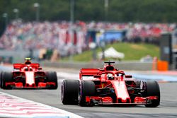 Sebastian Vettel, Ferrari SF71H, devant Kimi Raikkonen, Ferrari SF71H