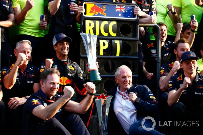 Race winner Daniel Ricciardo, Red Bull Racing, Jonathan Wheatley, Team Manager, Red Bull Racing, Christian Horner, Team Principal, Red Bull Racing, Helmut Markko, Consultant, Red Bull Racing, Max Verstappen, Red Bull Racing, and the Red Bull team celebrate