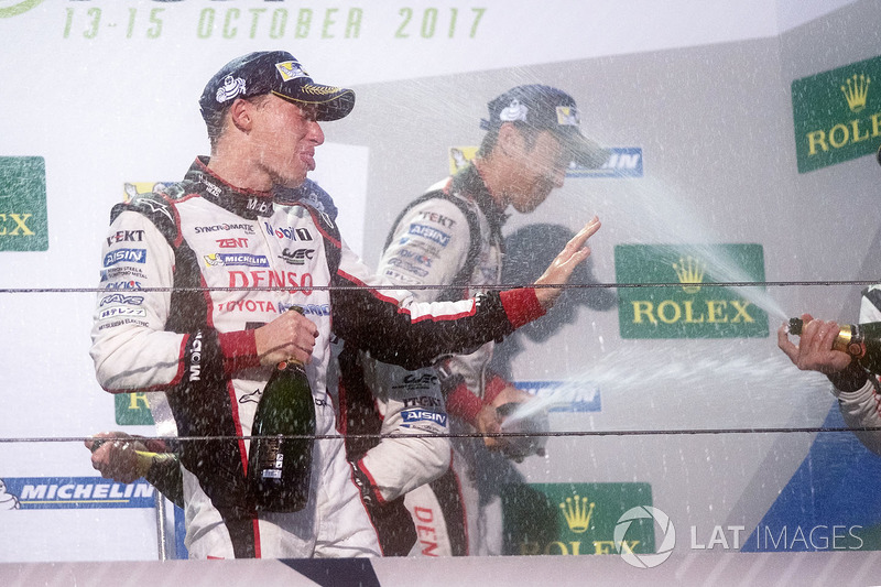 Podyum: Yarış galibi Anthony Davidson, Toyota Gazoo Racing