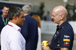 Juan Pablo Montoya and Adrian Newey, Chief Technical Officer, Red Bull Racing