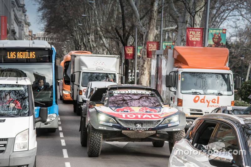 Carlos Sainz, Lucas Cruz, Peugeot Sport in the streets of Madrid