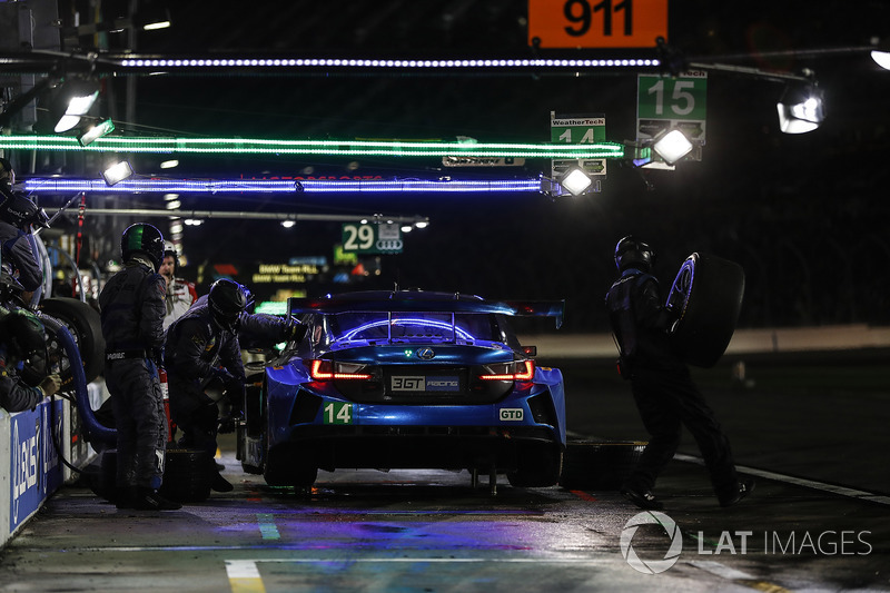 #14 3GT Racing Lexus RCF GT3, GTD: Dominik Baumann, Kyle Marcelli, Bruno Junqueira, Philipp Frommenwiler, pit stop