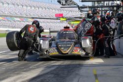 #37 Jackie Chan DC Racing JOTA ORECA LMP2, P: Lance Stroll, Felix Rosenqvist, Daniel Juncadella, Robin Frijns pit stop