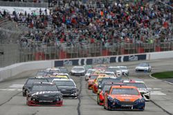 Clint Bowyer, Stewart-Haas Racing, Haas Automation Ford Fusion Brad Keselowski, Team Penske, Autotrader Ford Fusion