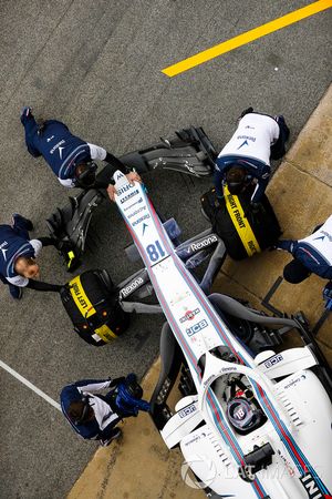 Lance Stroll, Williams FW41, au stand