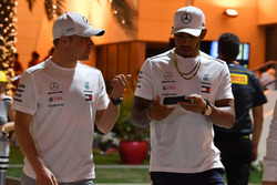 Valtteri Bottas, Mercedes-AMG F1 et Lewis Hamilton, Mercedes-AMG F1