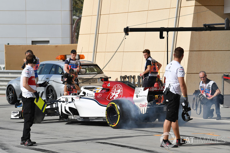 Marcus Ericsson, Sauber C37, fait un burnout