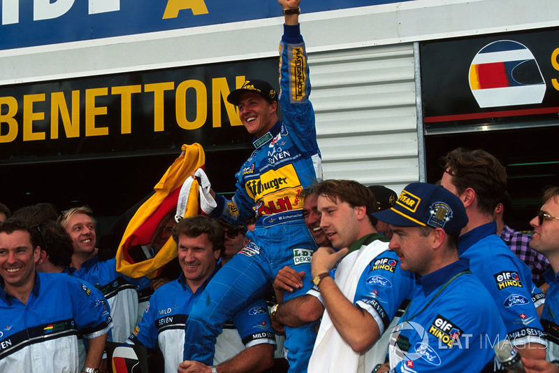 Michael Schumacher, Benetton celebra su título de F1 con Benetton