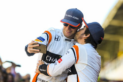 Fernando Alonso, McLaren, kisses Stoffel Vandoorne, McLaren, for a joke photo