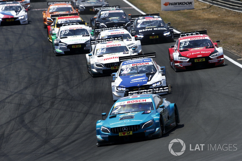 Старт: Гері Паффетт, Mercedes-AMG Team HWA, Mercedes-AMG C63 DTM попереду