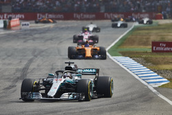Lewis Hamilton, Mercedes AMG F1 W09, Fernando Alonso, McLaren MCL33