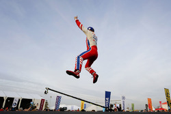 Le vainqueur Felix Rosenqvist, Mahindra Racing sur le podium