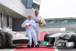 Sir Stirling Moss, Mercedes-Benz W196 en Lewis Hamilton, Mercedes AMG F1