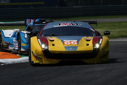 #66 JMW Motorsport Ferrari F488 GTE: Liam Griffin, Alex MacDowall, Miguel Molina