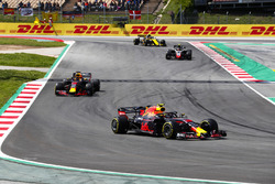 Max Verstappen, Red Bull Racing RB14, Daniel Ricciardo, Red Bull Racing RB14, Kevin Magnussen, Haas F1 Team VF-18, Carlos Sainz Jr., Renault Sport F1 Team R.S. 18