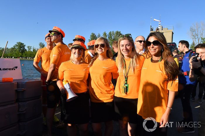 McLaren en la carrera de balsas