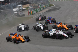 Fernando Alonso, McLaren MCL33 et Lance Stroll, Williams FW41 au départ
