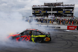 Race winner Martin Truex Jr., Furniture Row Racing, Toyota Camry Bass Pro Shops/5-hour ENERGY