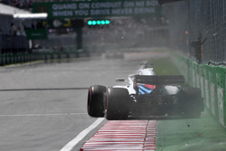 Lance Stroll, Williams FW41 hits Champions Wall in FP1