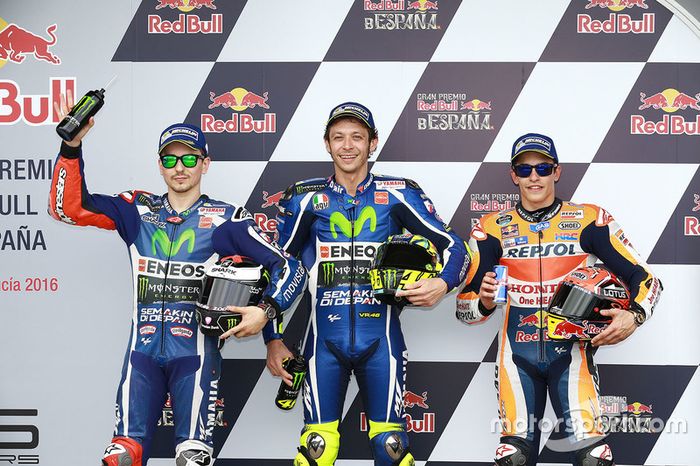 Ganador de la pole Valentino Rossi, Yamaha Factory Racing, segundo lugar Jorge Lorenzo, Yamaha Factory Racing, tercer lugar Marc Márquez, Repsol Honda Team