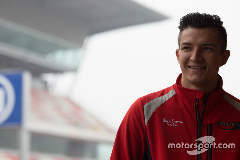 14. <img src="http://cdn-7.motorsport.com/static/img/cfp/0/0/0/200/227/s3/united_kingdom-2.jpg"> Джейк Деннис, 21 год