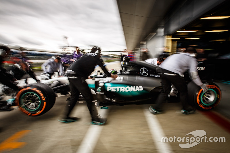 MotoGP-Champion Jorge Lorenzo im Mercedes AMG F1 W05