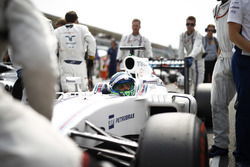 Felipe Massa, Williams FW38 Mercedes, arrives on the grid