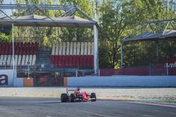 Sebastian Vettel, Ferrari SF15-T, mit Pirelli-Reifen für 2017