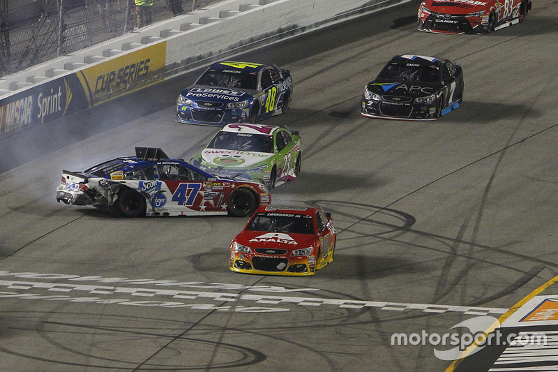Choque de A.J. Allmendinger, JTG Daugherty Racing Chevrolet crash