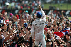 Race winner Lewis Hamilton, Mercedes AMG F1 celebrates with fans