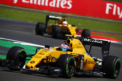 Jolyon Palmer, Renault Sport F1 Team RS16 leads team mate Kevin Magnussen, Renault Sport F1 Team RS16