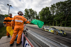 Restart: #97 Aston Martin Racing Aston Martin Vantage: Richie Stanaway, Fernando Rees, Jonathan Adam